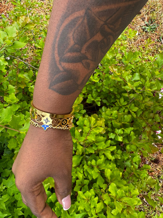 Gold Cartier bangle (1 piece)