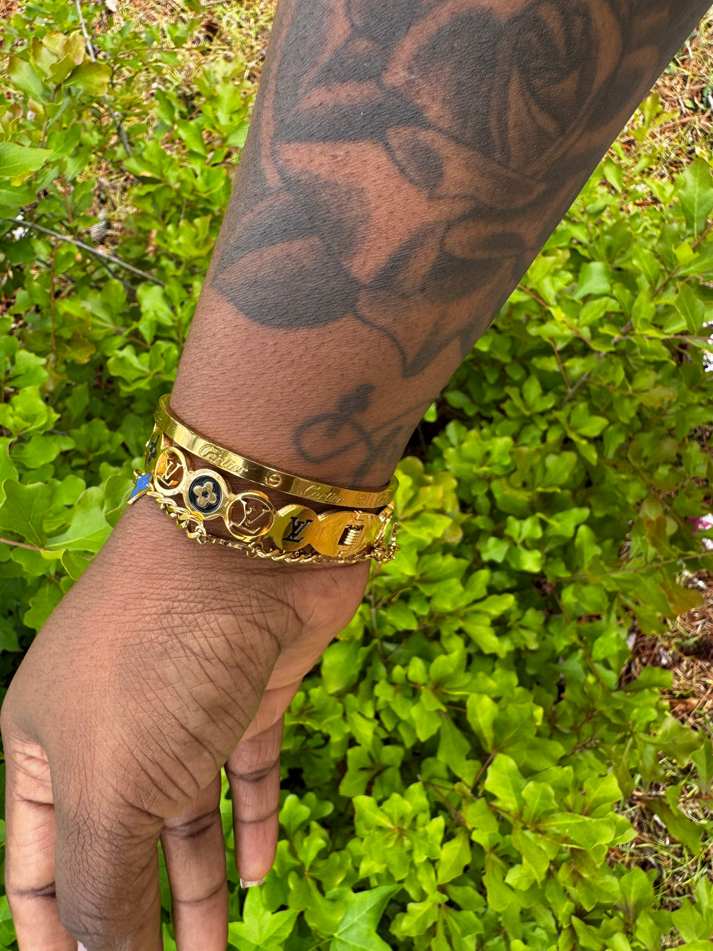 Gold Cartier bangle (1 piece)